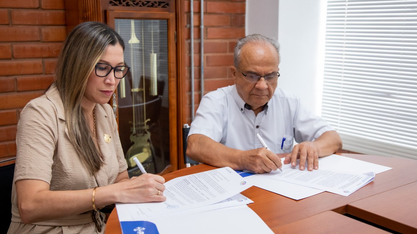 FIRMA DE CONVENIO CON PUCEM